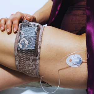 Liga Pierna Flores Nude