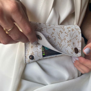 pocket de piel blanco con flores para bomba de insulina moda mujer