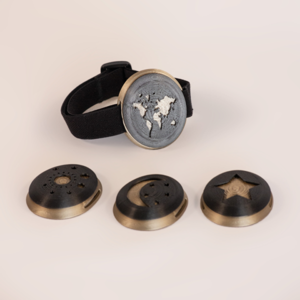 Brazalete Escudo Dorado - Fornitura Negra