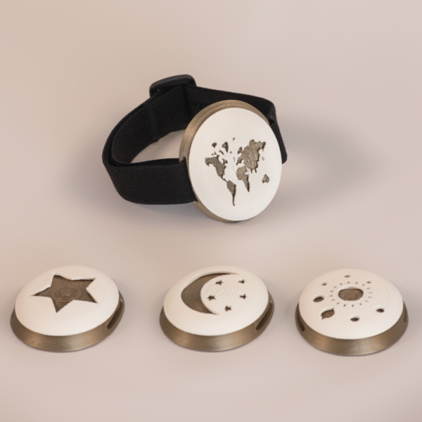 Brazalete Escudo Dorado - Fornitura Blanca