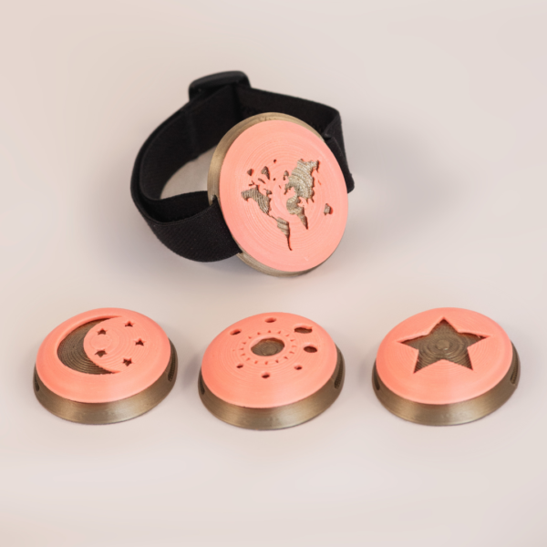 Brazalete Escudo Dorado - Fornitura Rosa Fosforito